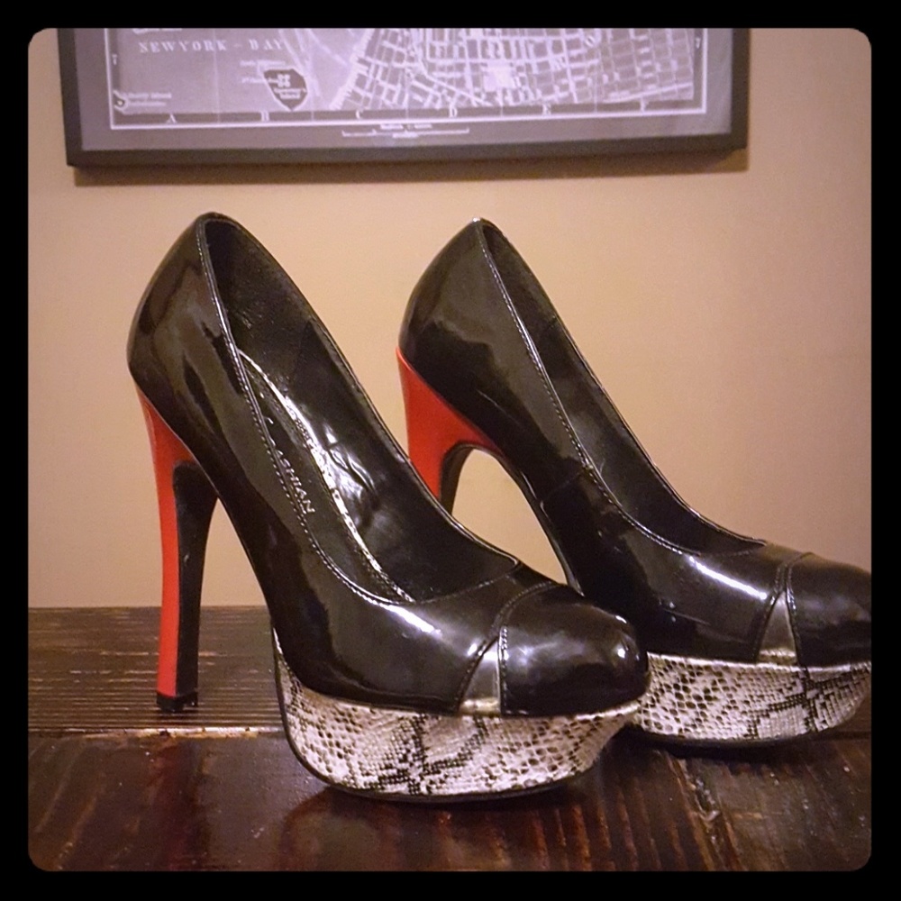 Kardashian Kollection Pump heels
